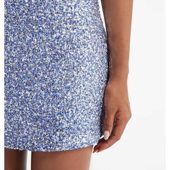 Topshop Dresses & Skirts - Topshop blue and white sequin miniskirt, size 6